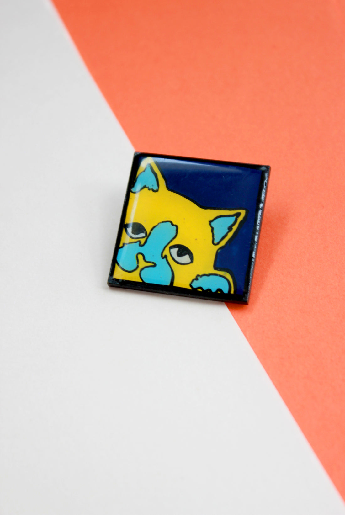 Peeping Cat Brooch